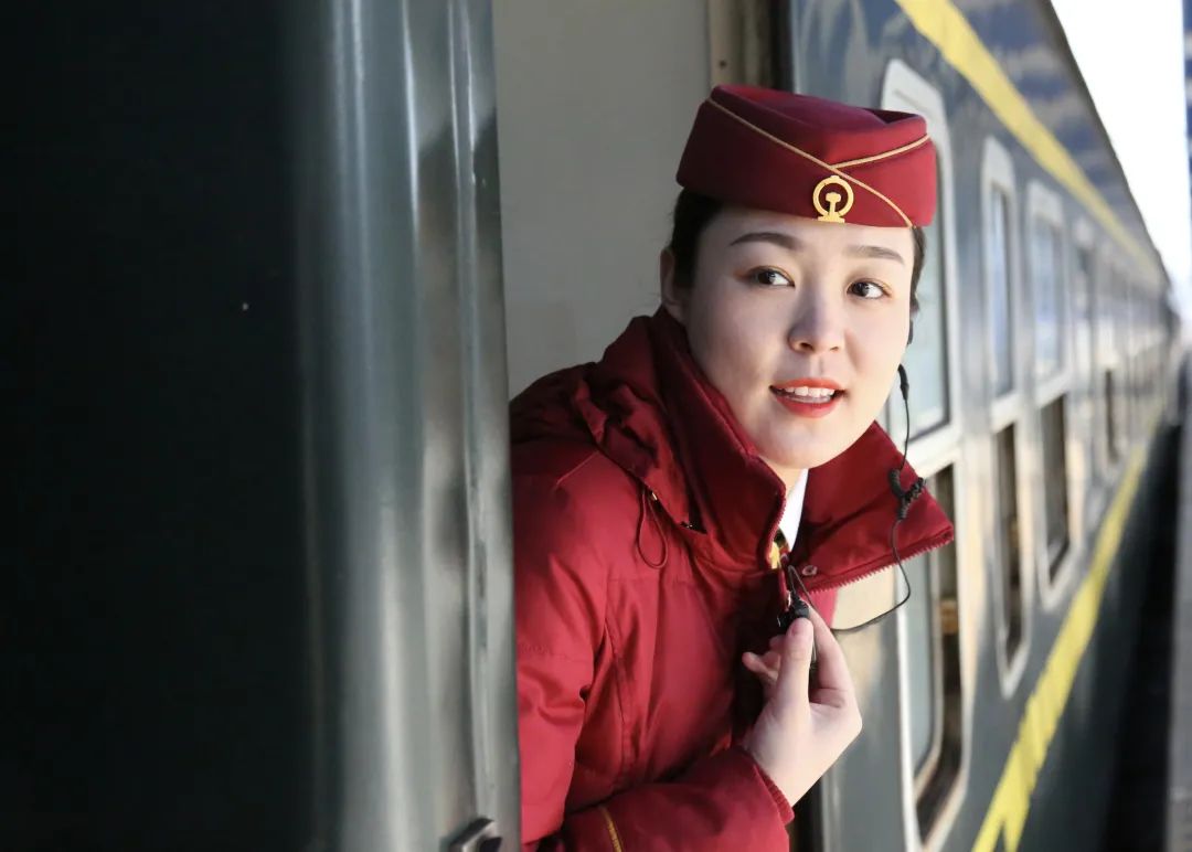 列车t台秀一趟旅程换6套衣服