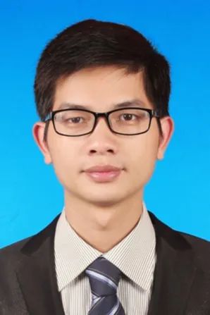 外科住院医师,师从著名心外科专家,中国医师协会金刀奖者陈良万教授