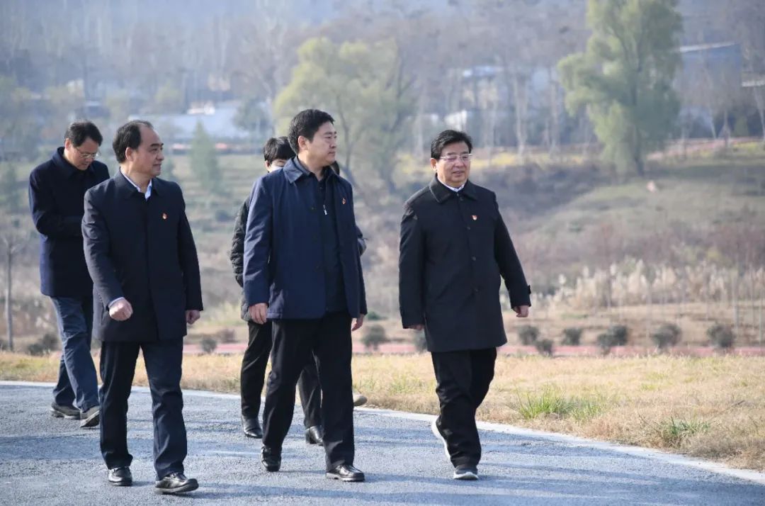 洛阳市委副书记,市长刘宛康,副市长侯占国一同考察.
