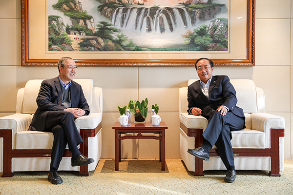 中国石油教育学会理事长李万余一行访问中石大