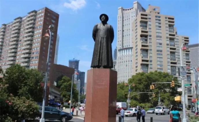 寸土寸金的纽约广场上，为何竖立着一座中国人的雕像？
