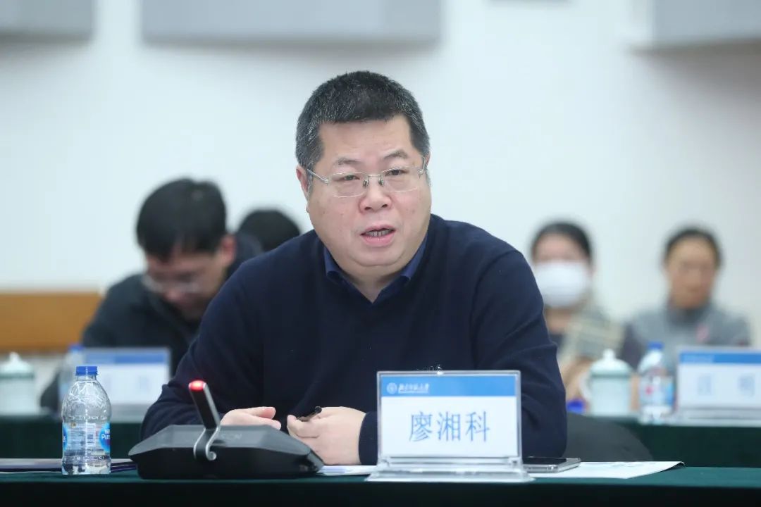 军委科技委专职委员廖湘科院士发言王恩东对学院一年来的工作给予肯定