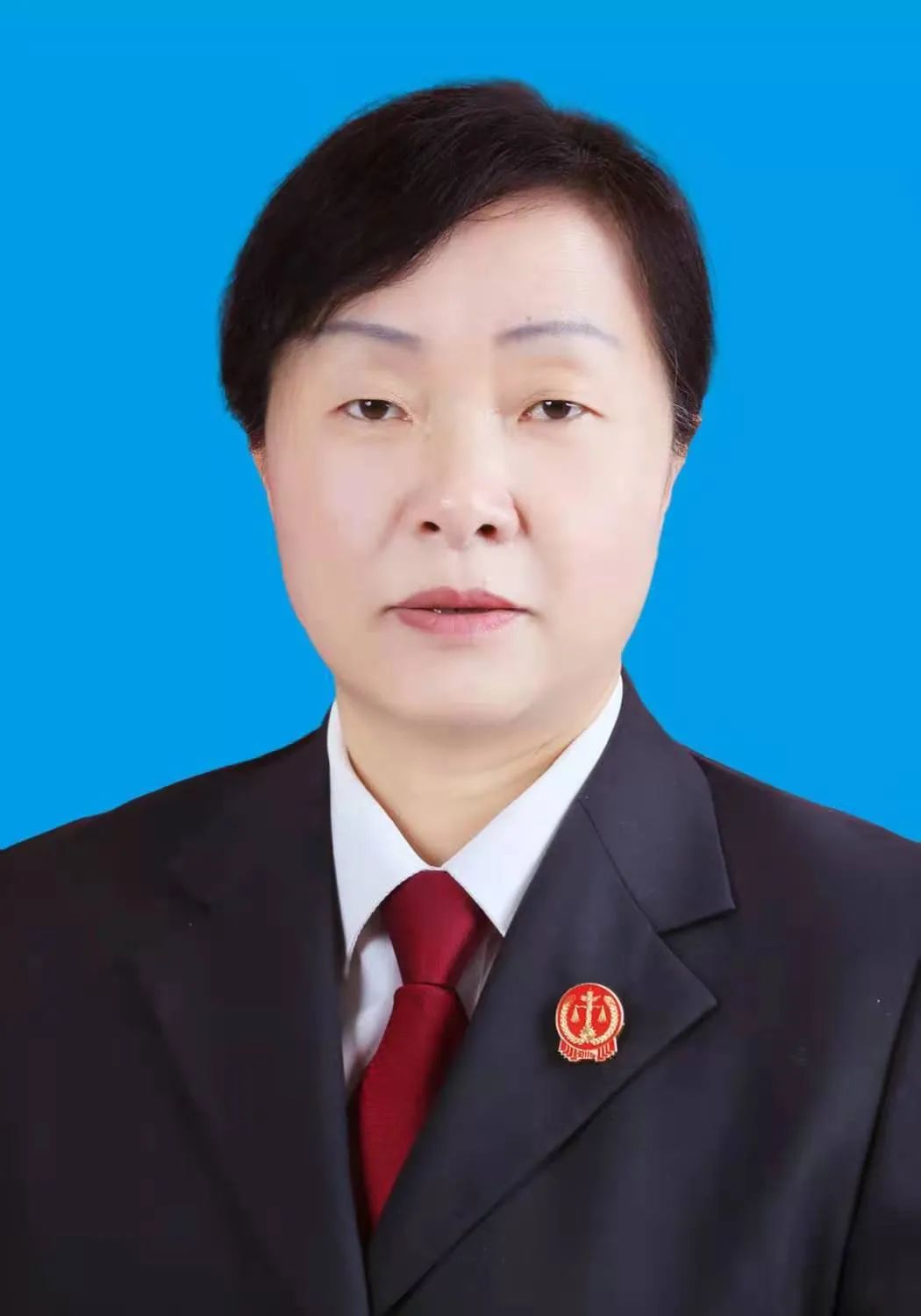 张海波会见荣获全省先进工作者称号的法院干警