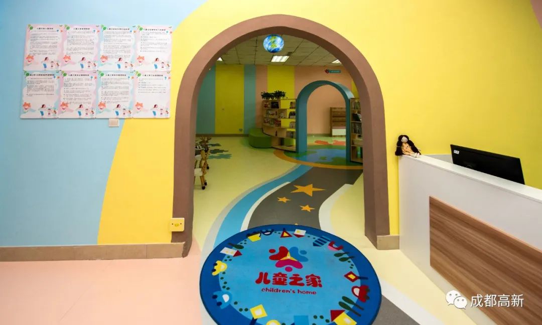 金融城幼儿园菁蓉汇办园点前不久,成都首个产业园区嵌入式幼儿园