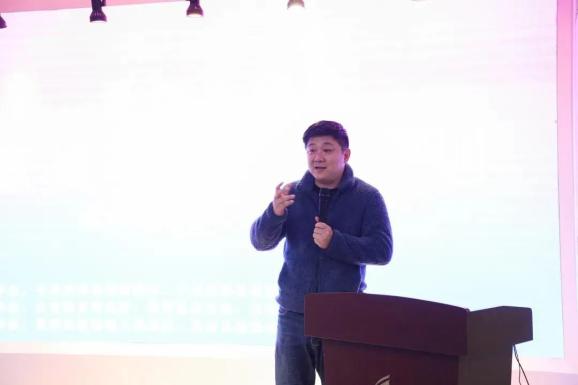 副县长丁楠出席并致辞,他表示农村电商是数字乡村建设的先行者,希望