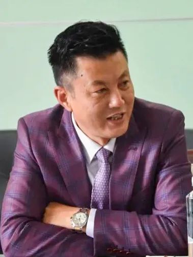 新场镇党委委员,镇商会秘书长顾建飞,闽龙实业董事长郑金龙,上海杰豪