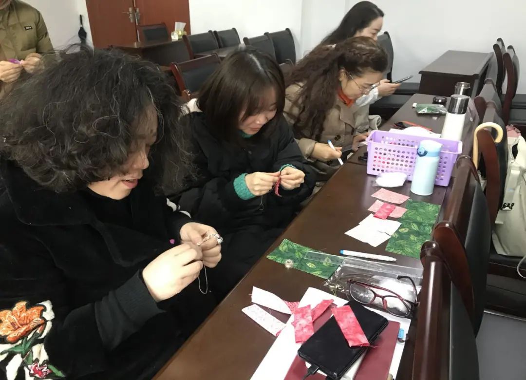 巾帼素质强提升手工女红展风采涪城区妇联组织开展女性素质提升培训班