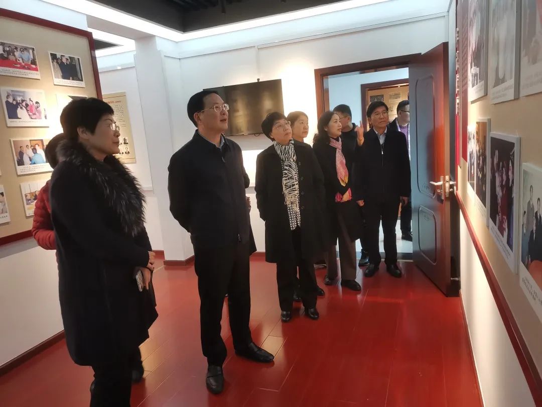 常委,统战部部长童一峰出席会议并讲话,区各民主党派主委邵银梅,陆峰