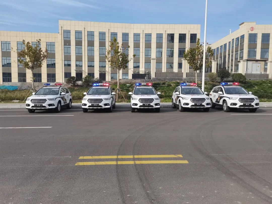 配发新警车迈向新征程