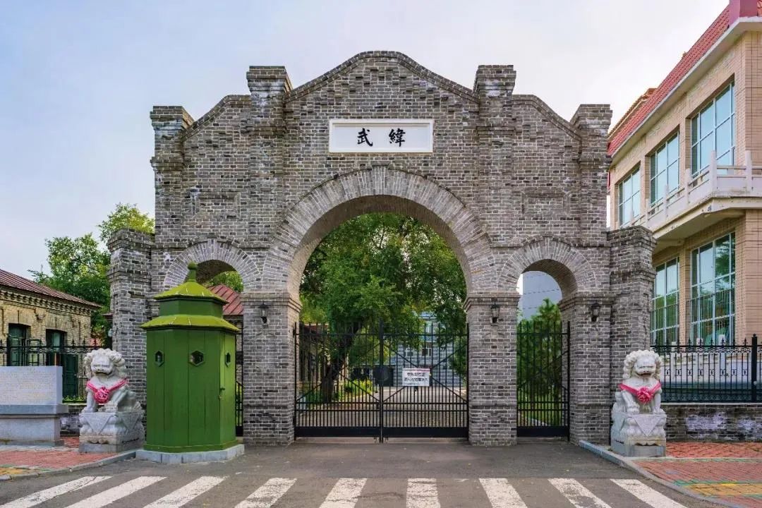 将军衙门即康熙三十八年1699年▲齐齐哈尔迎恩门,即现在的解放门
