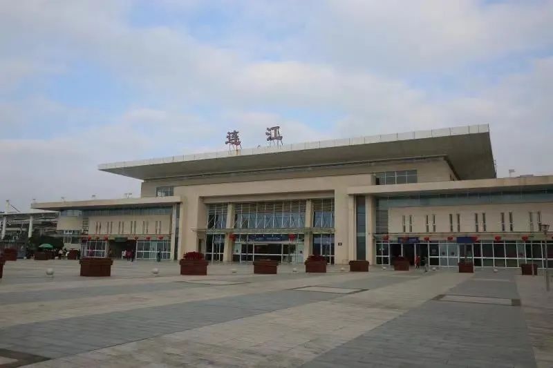 站房为两层的欧式格局是温福高铁上的一个四等站连江站位于福建省福州