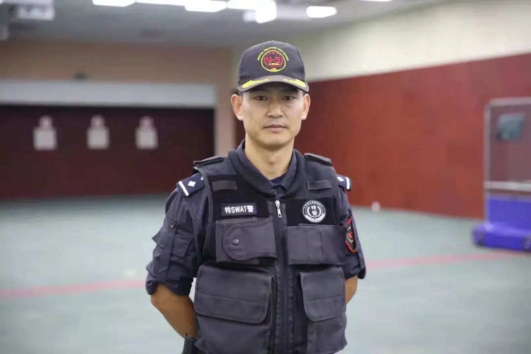 青海武警总队总队长图片