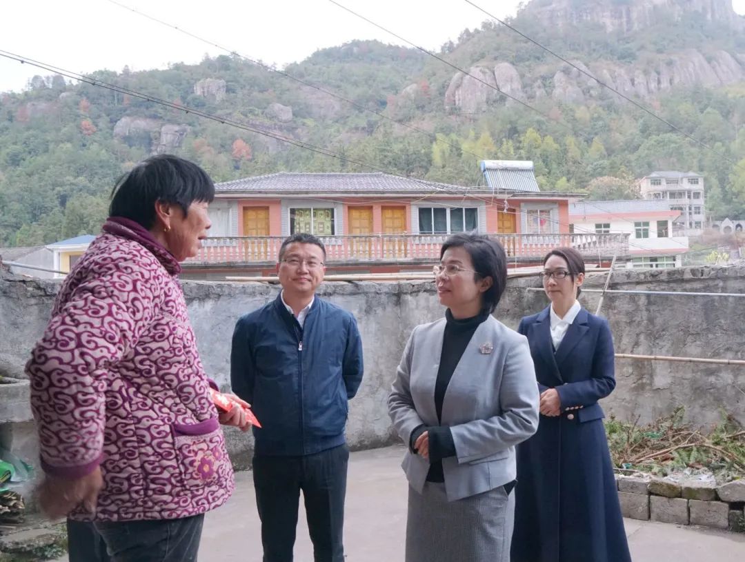 施艾珠王丽峰赴永嘉开展扶贫挂钩帮扶活动