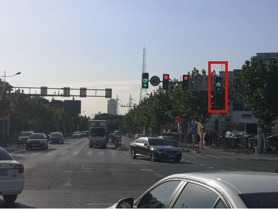 绿灯时非机动车可以左转↑左转非机动车信号灯亮红灯时非机动车禁止