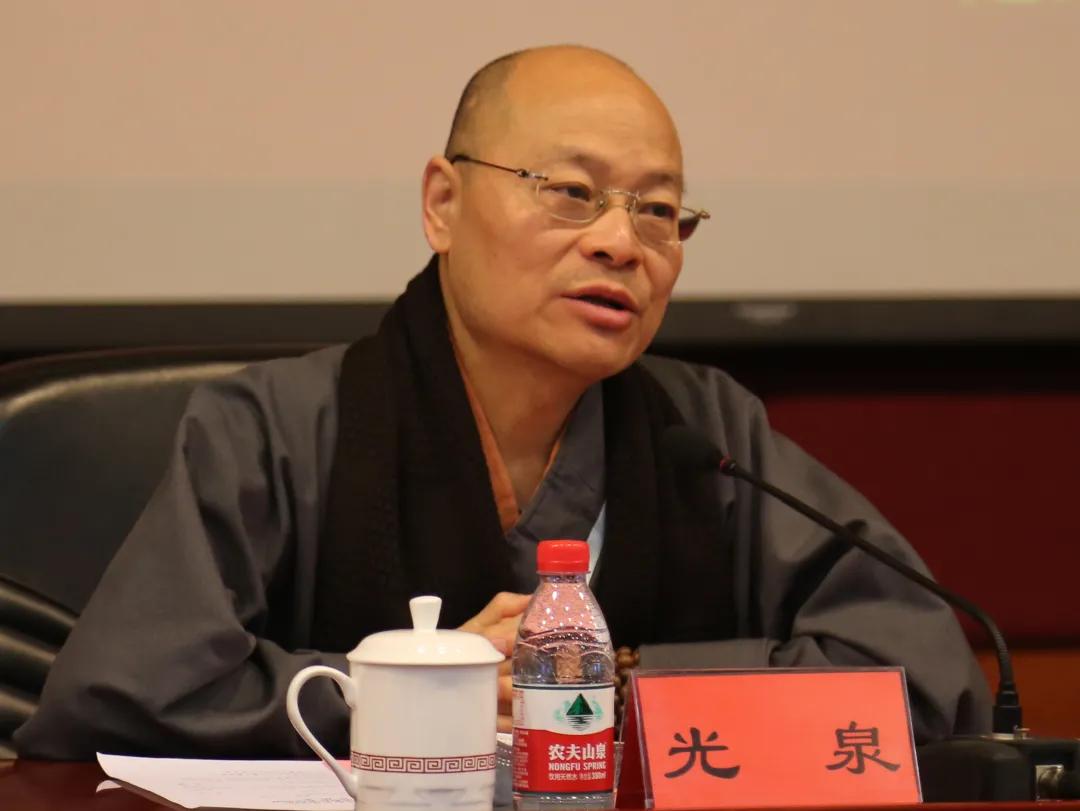 光泉法师表示,要认清国际国内形势,以党的十九大精神为指引,着力实践
