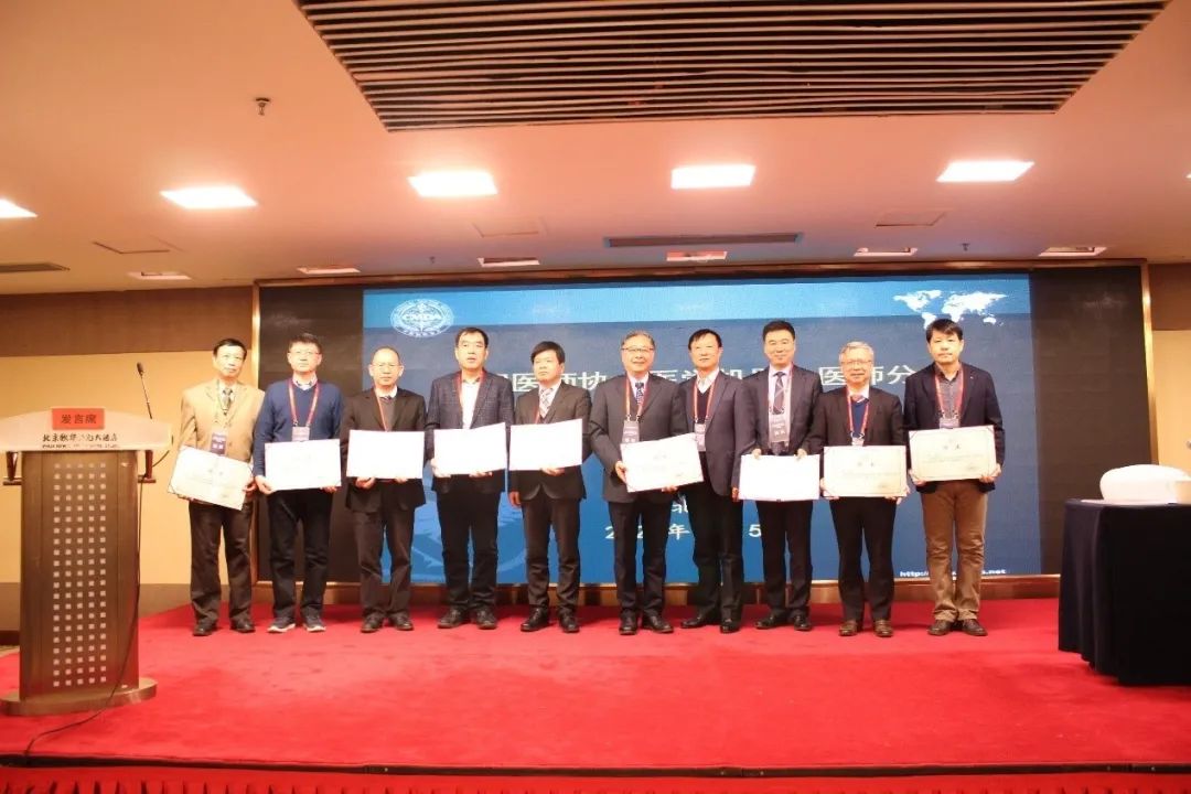 青大附院胸外科主任矫文捷当选第二届中国医师协会医学机器人医师分会