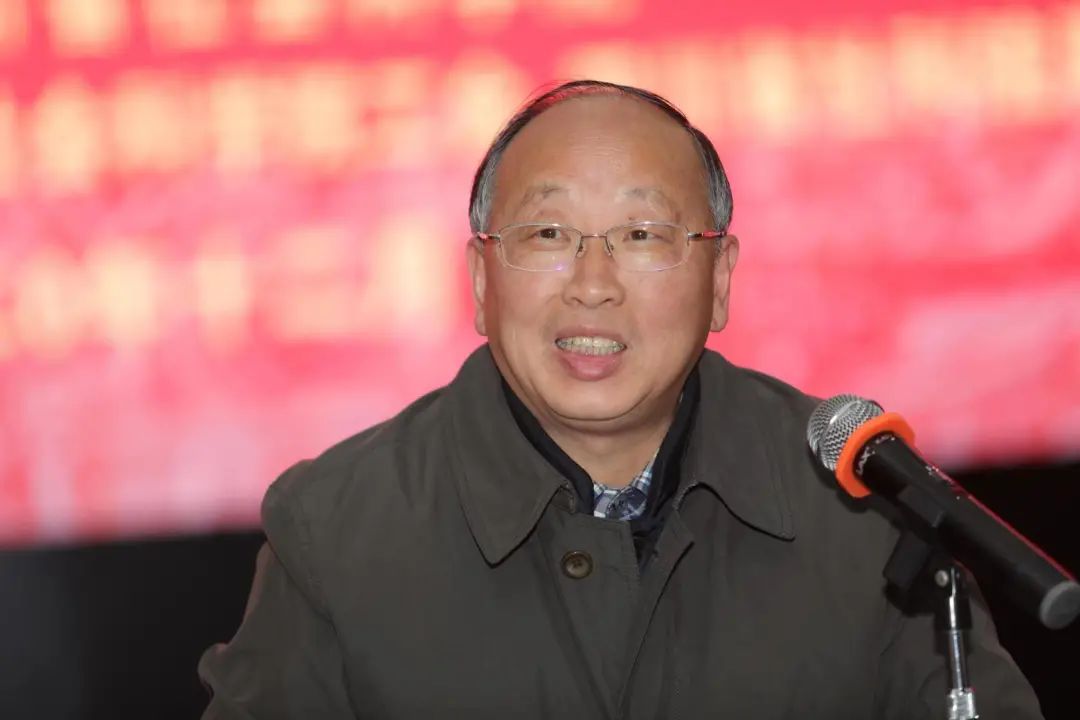 院党委书记李后强,院长向宝云讲话,院党委副书记陈井安主持会议,副