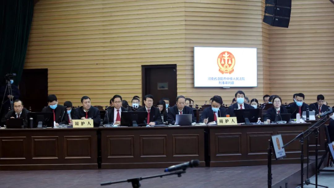 纠集,吸收被告人薛石命,彭少儒,王卫斌,许万革等人,在河南省灵宝市