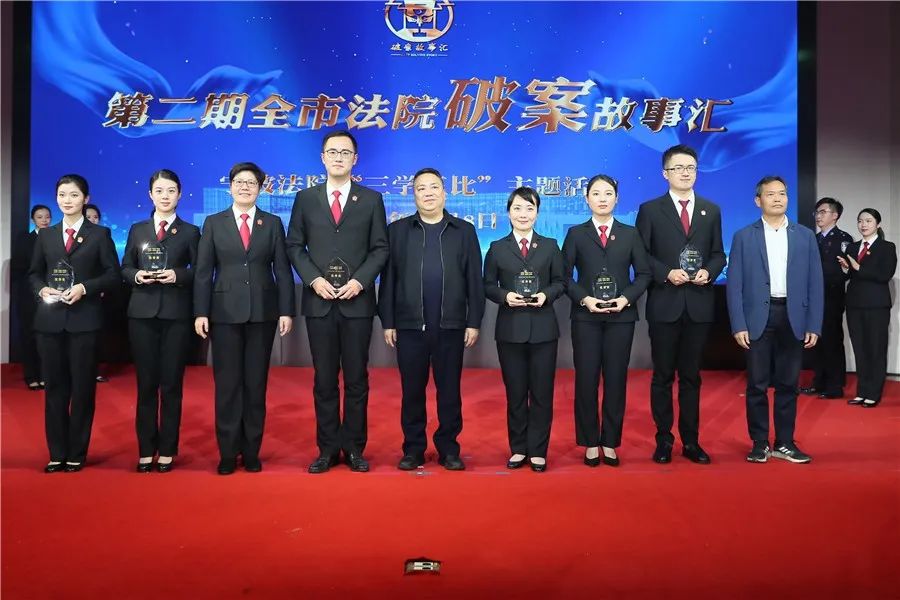 汪闻勇为三等奖选手颁奖对标争当"重要窗口"最美模范生的标准守住"保"