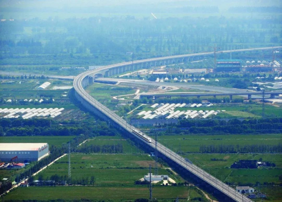 连镇高铁是贯通江苏省南北的重要通道,也是长三角铁路网的重要组成