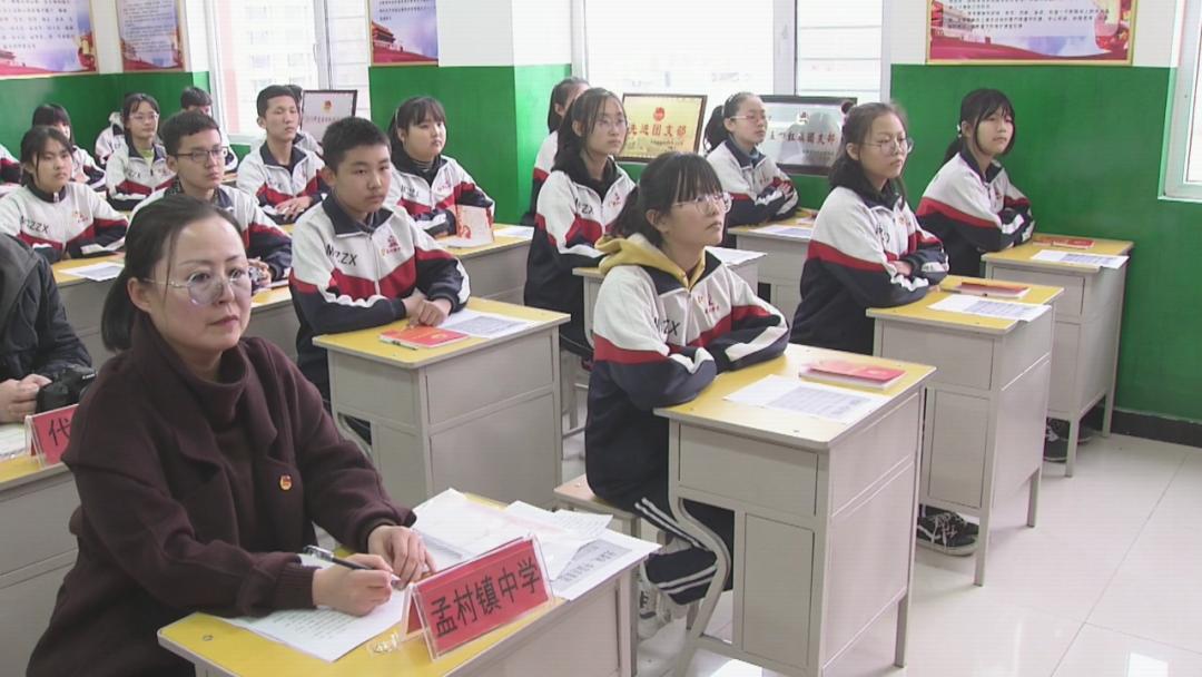 县委常委宣传部长李红芹到县第二中学宣讲党的十九届五中全会精神