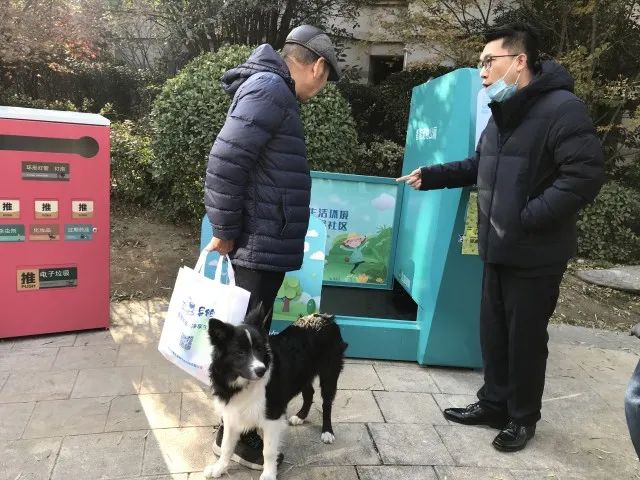 首个智能宠物公厕在绿城百合社区上线遛宠更有序院区更和谐