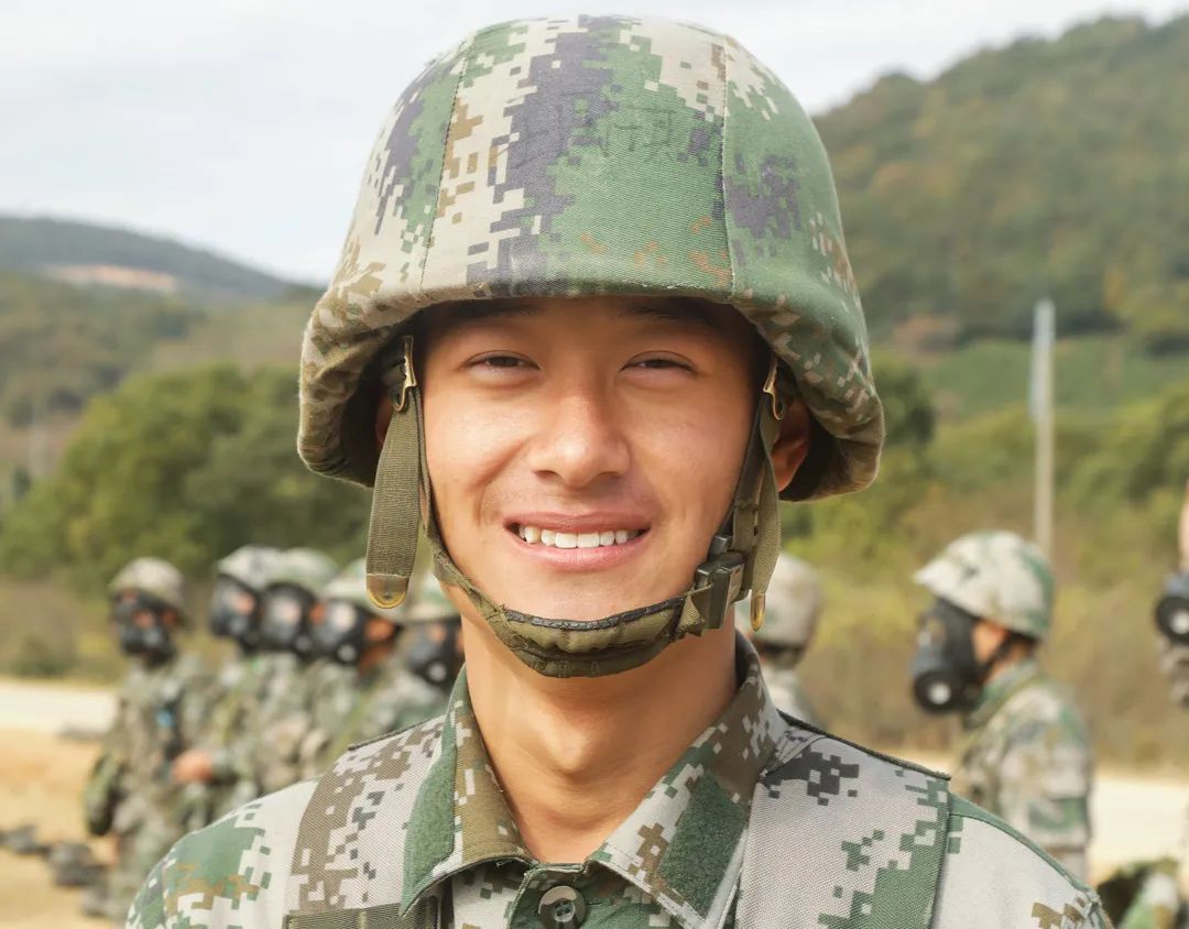 新兵的笑脸,藏着"秘密"!