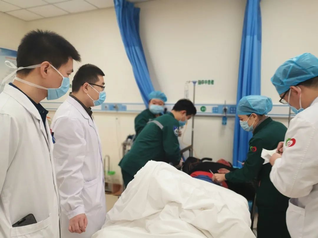 【集结】12.10聊位路车祸，聊城这家医院多学科联手抢救3名伤员