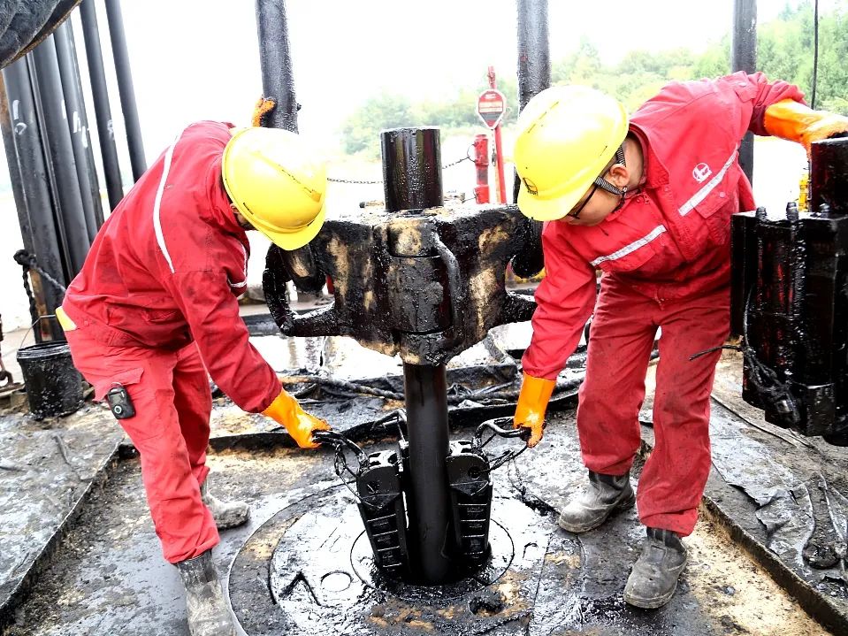 突破涪陵工区单支钻井队年进尺首破3万米大关