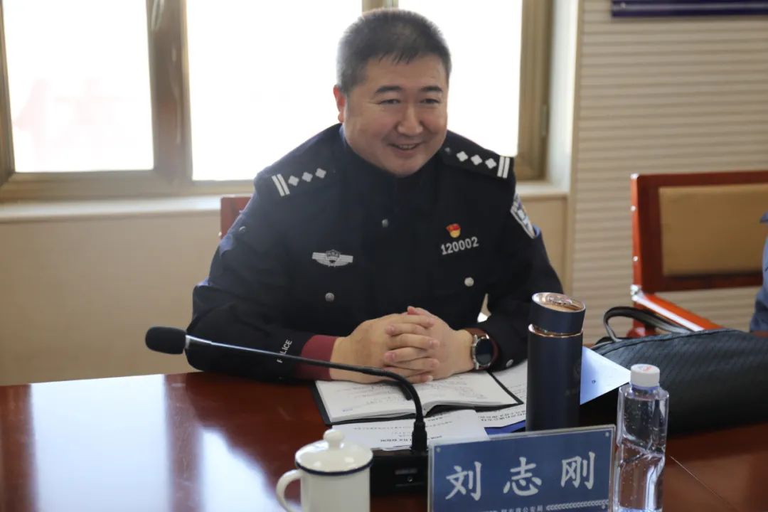 警方关注阿拉善盟公安局党委副书记副局长刘志刚一行深入阿右旗公安局