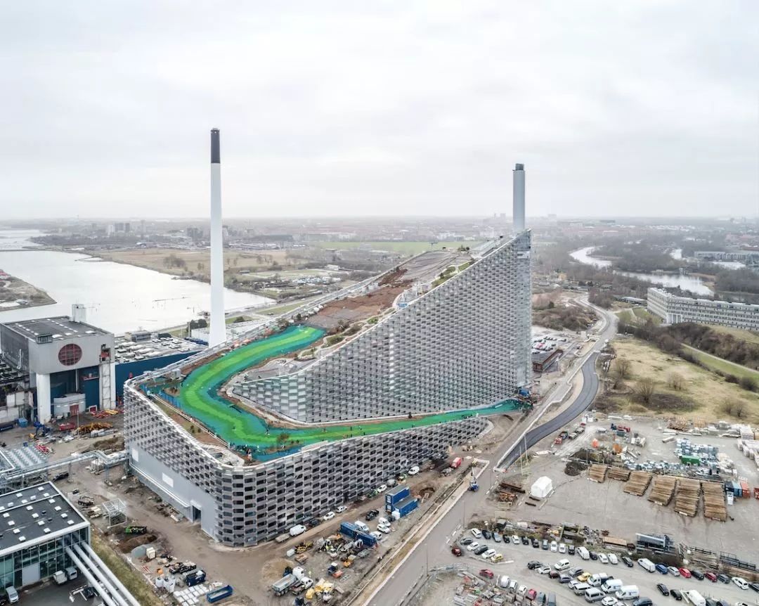 即将其屋顶作为哥本哈根市民的滑雪场拓展该地区现有的市民活动08