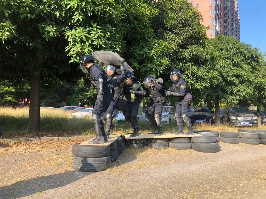 特警队深圳监狱特警一队番禺监狱锰豹突击队佛山监狱他们的飒爽英姿!