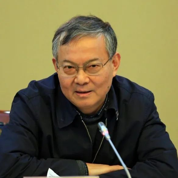 近3个小时的座谈会上,上海市社科院院长张道根,上海前滩新兴产业研究