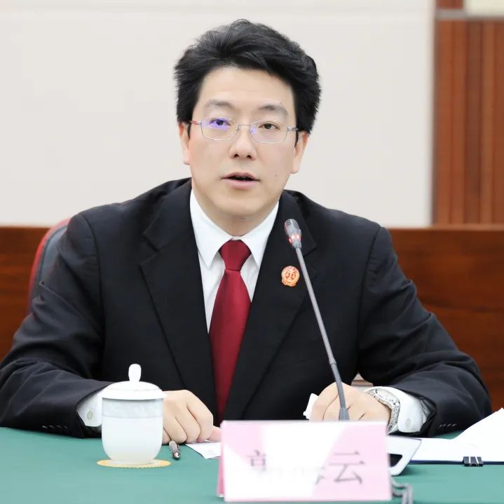 上海一中院研究室郑天衣主任,少年家事庭郭海云庭长,上海高院民庭张洁