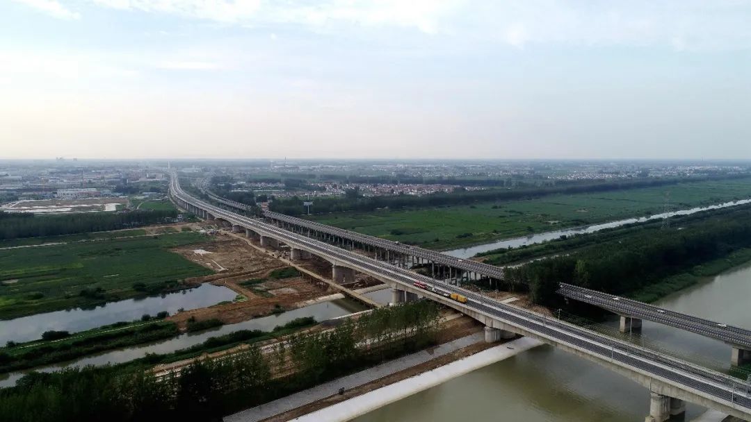 跨越长江天堑江苏脊梁连淮扬镇铁路全线通车