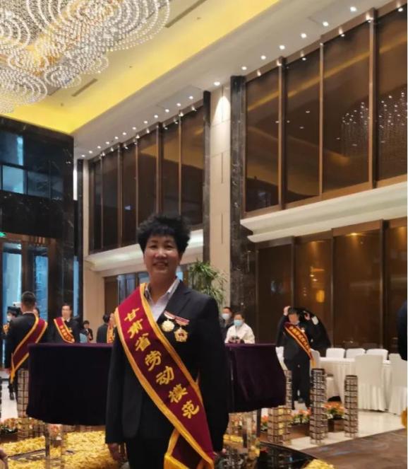 皋兰县新联会会员马乐梅荣获甘肃省劳动模范称号
