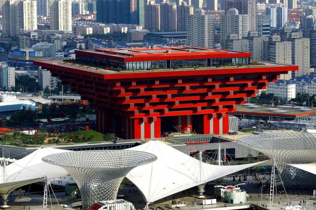 从300多份投稿中脱颖而出他的设计成就了世博会东方之冠