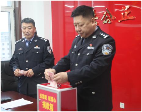 市公安局交警支队直属五大队开展送温暖献爱心社会捐助活动