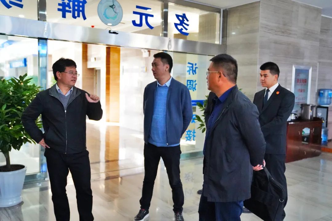 县委书记施继平到施甸法院调研指导工作