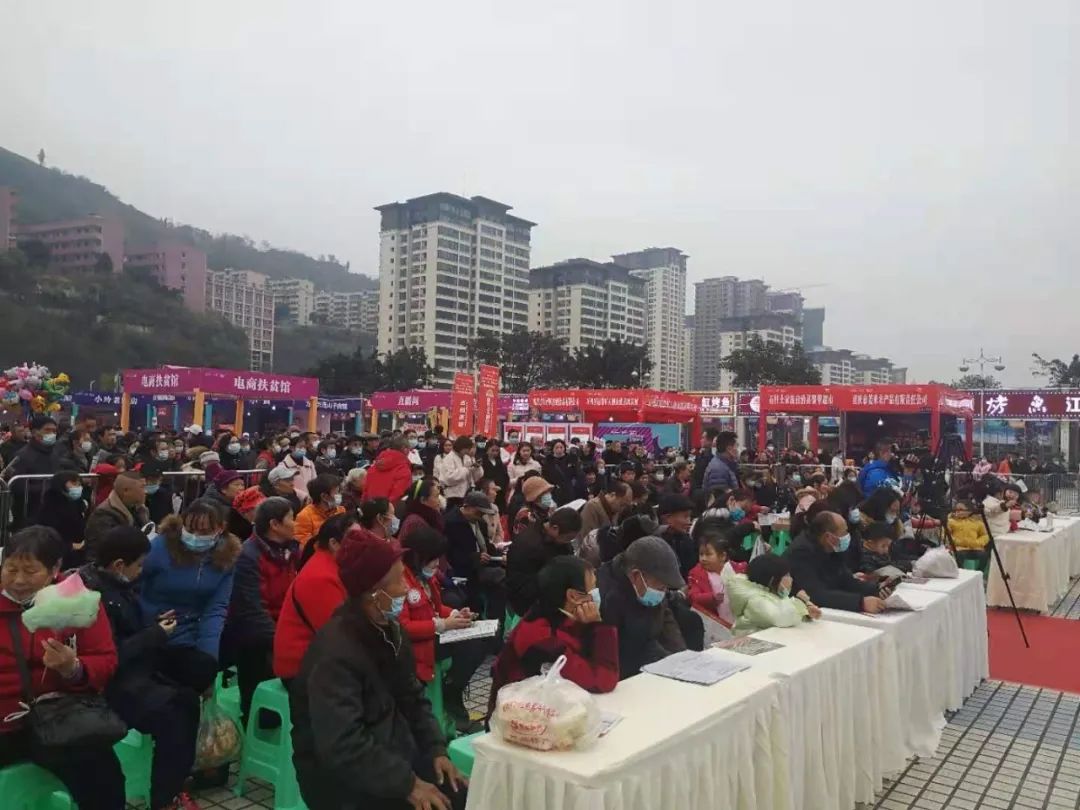 今天的心连心广场好热闹因为赶快约