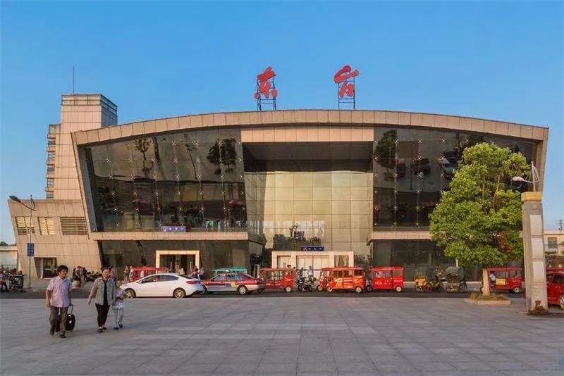 昔日东台站今日高铁站