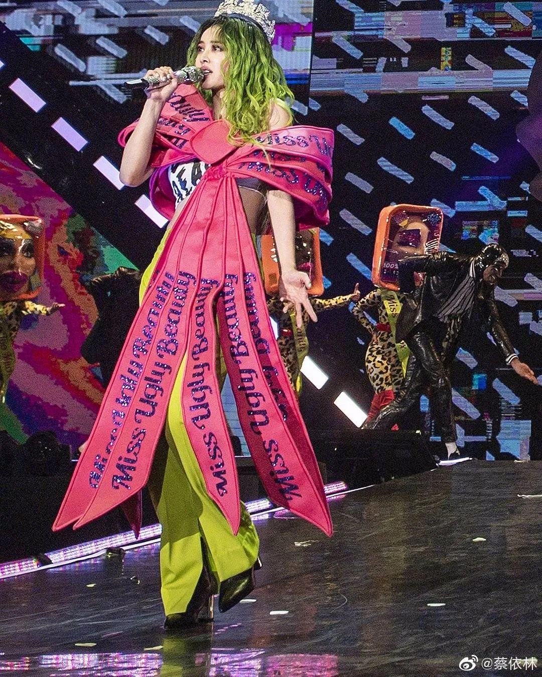 2007年,蔡依林又发行了专辑《特务j》,2009年发行了《花蝴蝶》