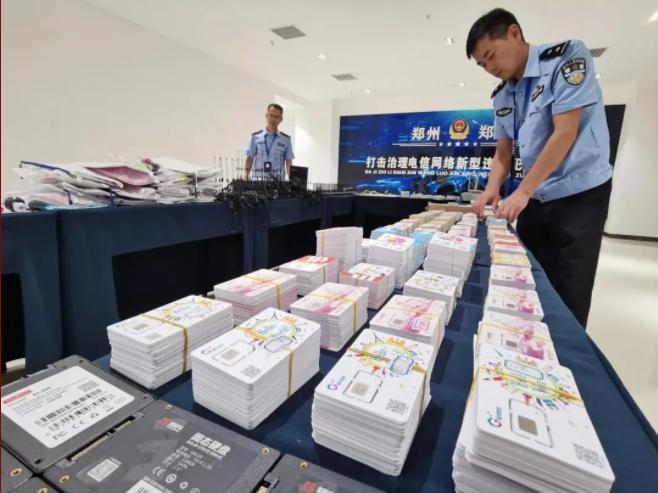 卡、贩卡犯罪嫌疑人23名，查扣涉案银行卡115张，涉案流水金额400余万元。问“断卡”行动断的是什么