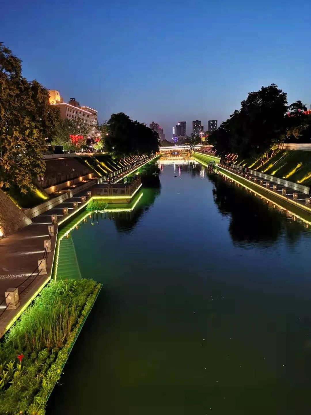 不得不说城墙下的小南门真是个好地方