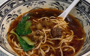 昆明米线排行_昆明某知名米线店被曝光,17个批次米线类产品不合格,昆明人一定要...(2)