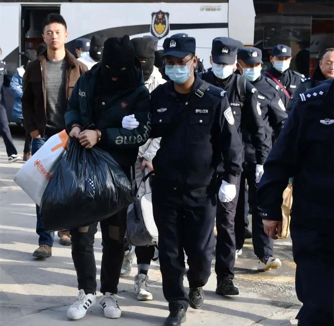 凯旋夏河公安跨省出击打掉一网络贷款电诈团伙抓获8名犯罪嫌疑人