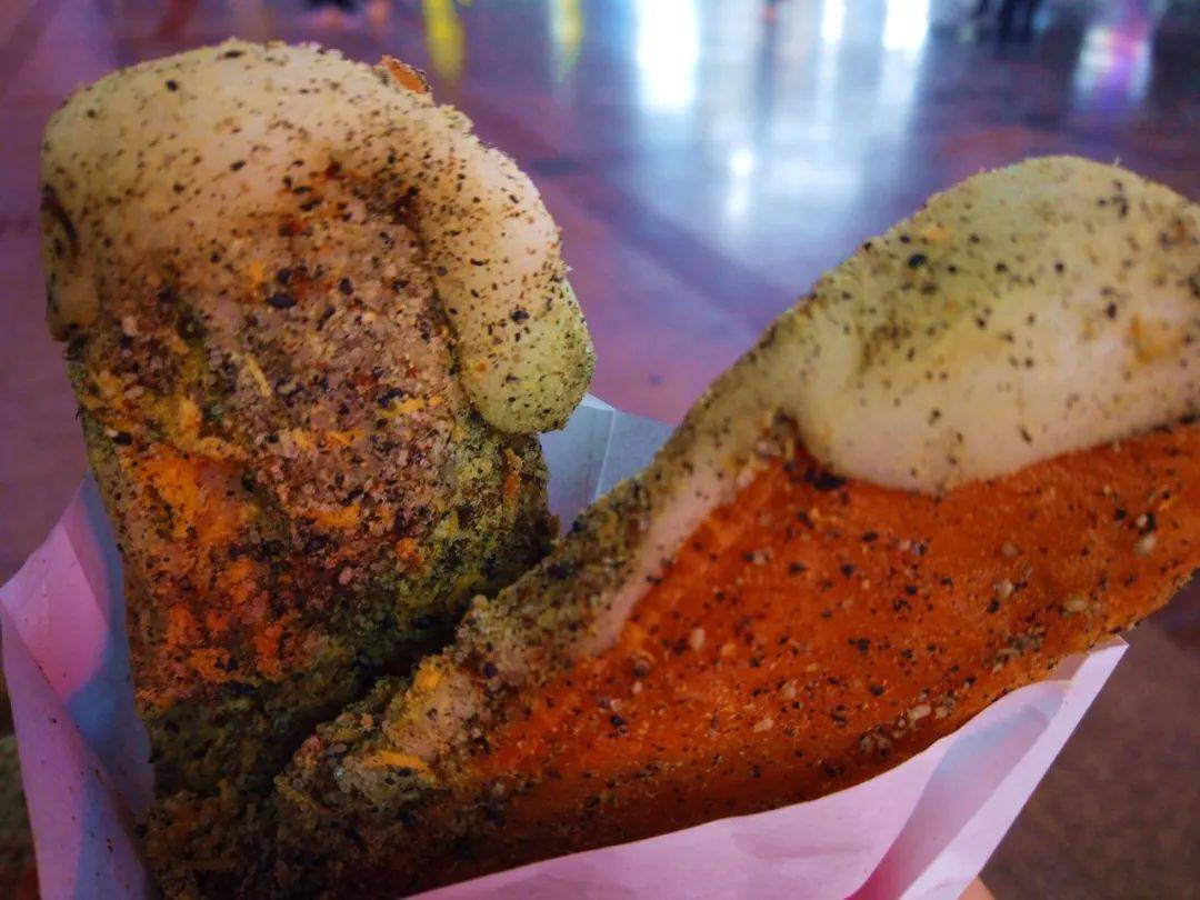 免不了整两坨牛肉18元一碗的牛肉面放在现在来说不算太贵但味道上还是