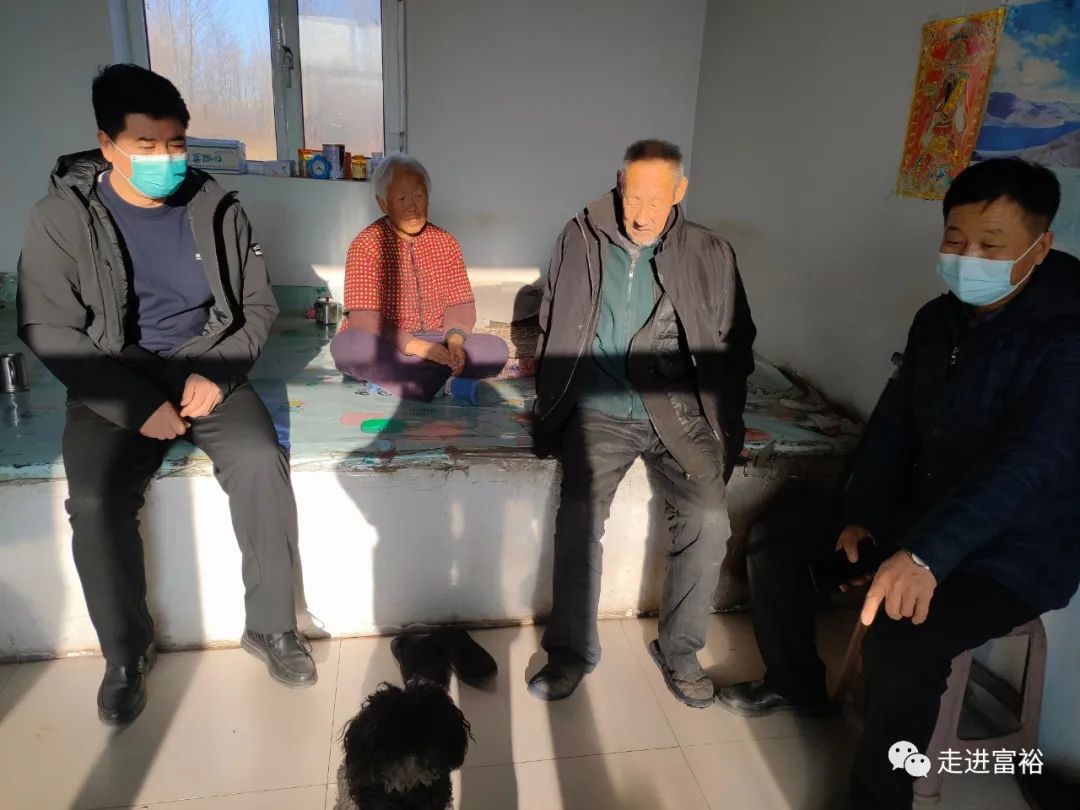 富裕县档案馆驻村工作队:用心 用力 用情开展脱贫攻坚工作