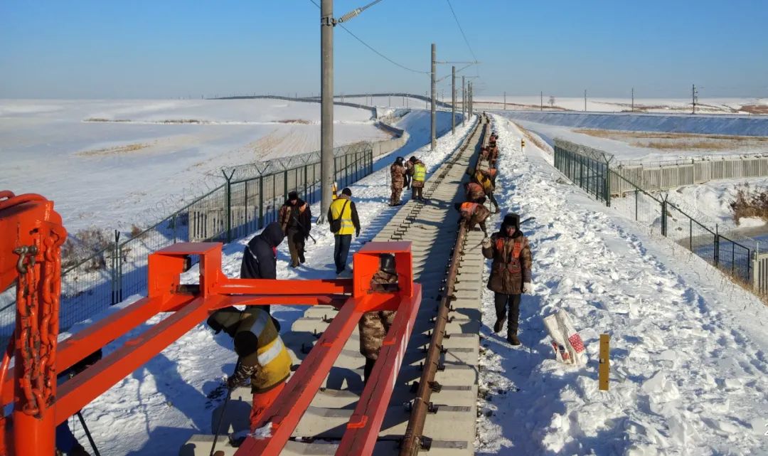 冬休变冬忙牡佳客专牡丹江动车所冬季建设施工忙