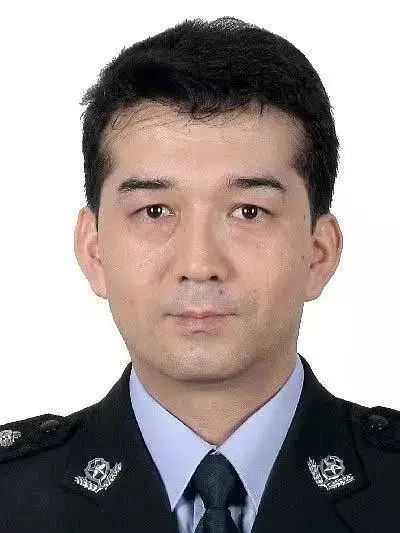 新疆公安英雄人物图片